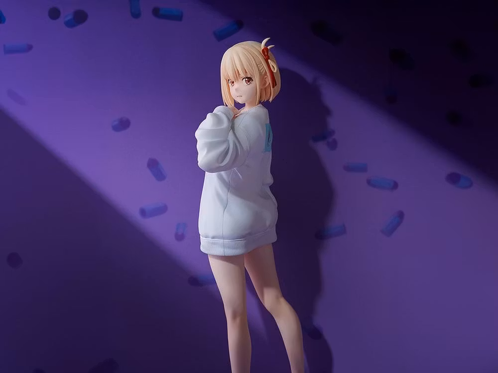 Lycoris Recoil Chisato Nishikigi (Oversized Sweatshirt Ver.) 1/7 Scale Figure