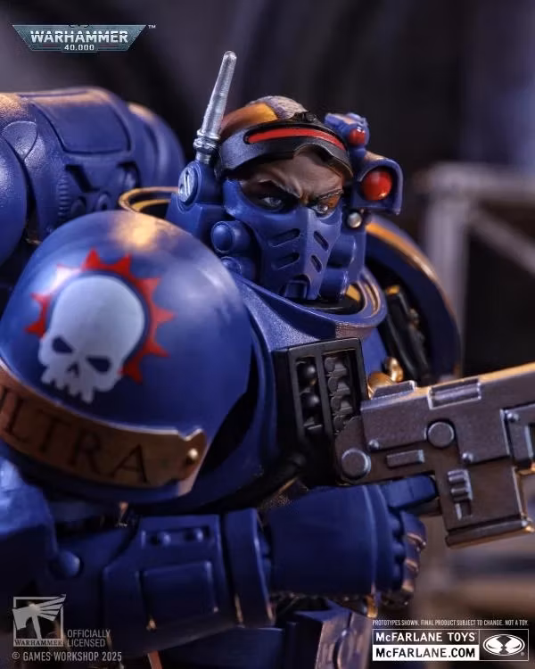 Warhammer 40,000 Ultramarines Lieutenant in Phobos Armor Action Figure