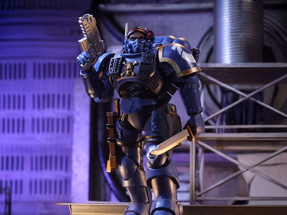 Warhammer 40,000 Ultramarines Lieutenant in Phobos Armor Action Figure