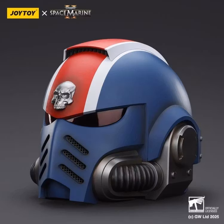 Warhammer 40,000: Space Marine 2 Ultramarines Lieutenant Titus' MKX Wearable Helmet Replica