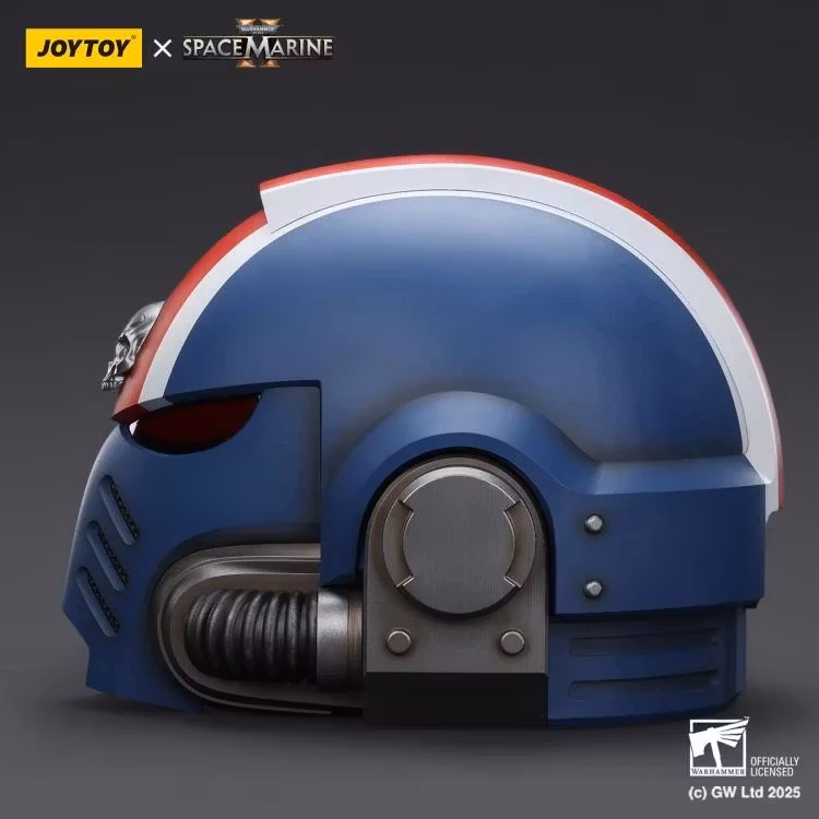 Warhammer 40,000: Space Marine 2 Ultramarines Lieutenant Titus' MKX Wearable Helmet Replica