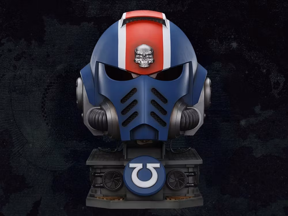 Warhammer 40,000: Space Marine 2 Ultramarines Lieutenant Titus' MKX Wearable Helmet Replica with Display Stand