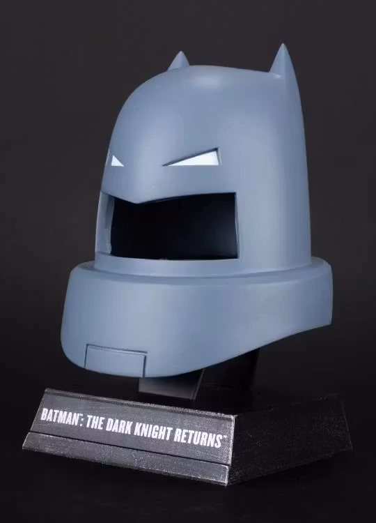 Batman: The Dark Knight Returns Armored Batman Cowl 1/3 Scale Replica