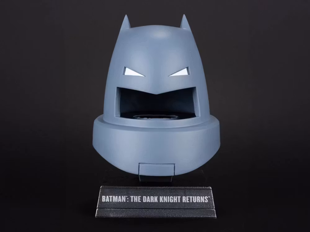 Batman: The Dark Knight Returns Armored Batman Cowl 1/3 Scale Replica
