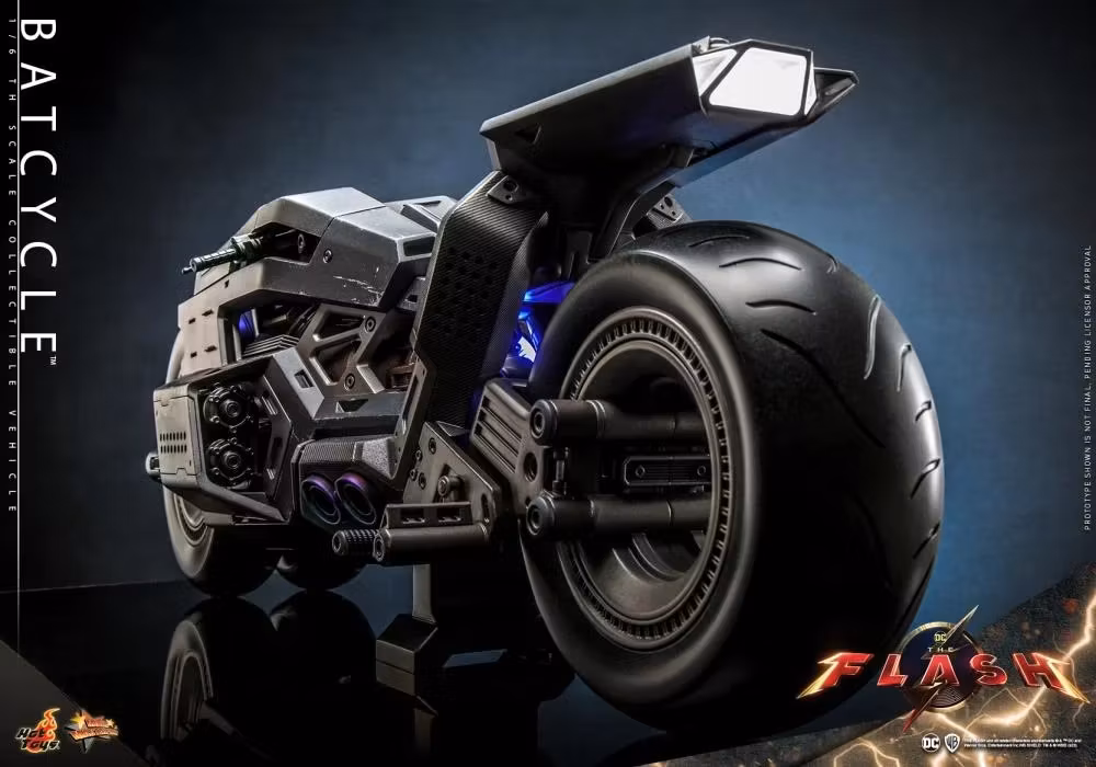 The Flash (2023) MMS705 Batman and Batcycle 1/6th Scale Collectible Figure Set
