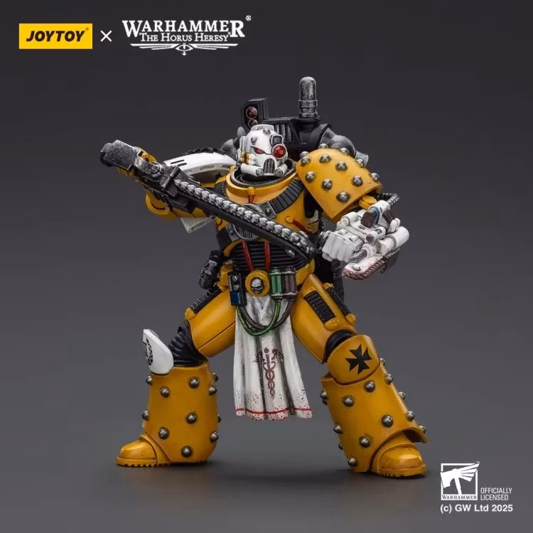 Warhammer: The Horus Heresy Imperial Fists Legion Apothecary 1/18 Scale Action Figure
