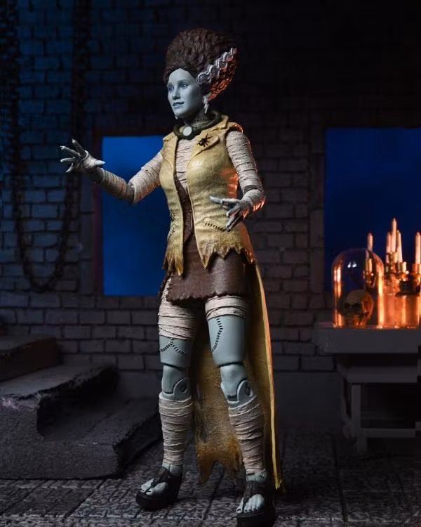 Universal Monsters x Teenage Mutant Ninja Turtles Ultimate April O'Neil as The Bride of Frankenstein