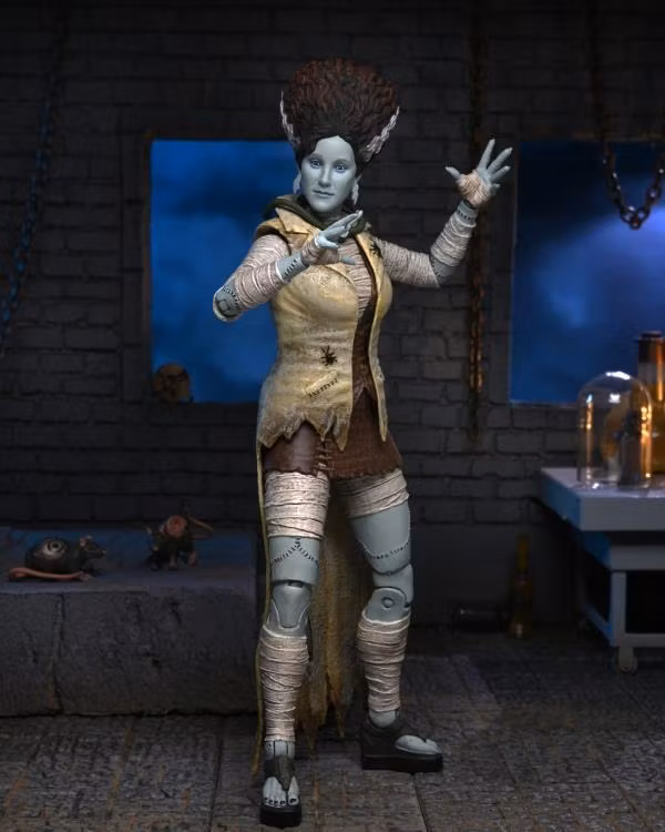 Universal Monsters x Teenage Mutant Ninja Turtles Ultimate April O'Neil as The Bride of Frankenstein