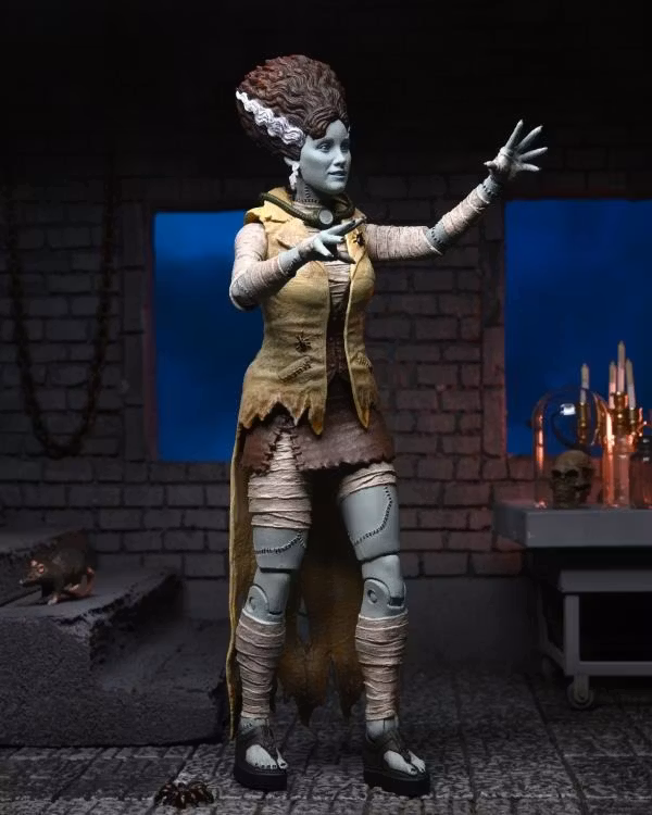 Universal Monsters x Teenage Mutant Ninja Turtles Ultimate April O'Neil as The Bride of Frankenstein
