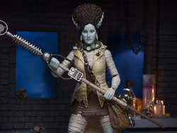 Universal Monsters x Teenage Mutant Ninja Turtles Ultimate April O'Neil as The Bride of Frankenstein