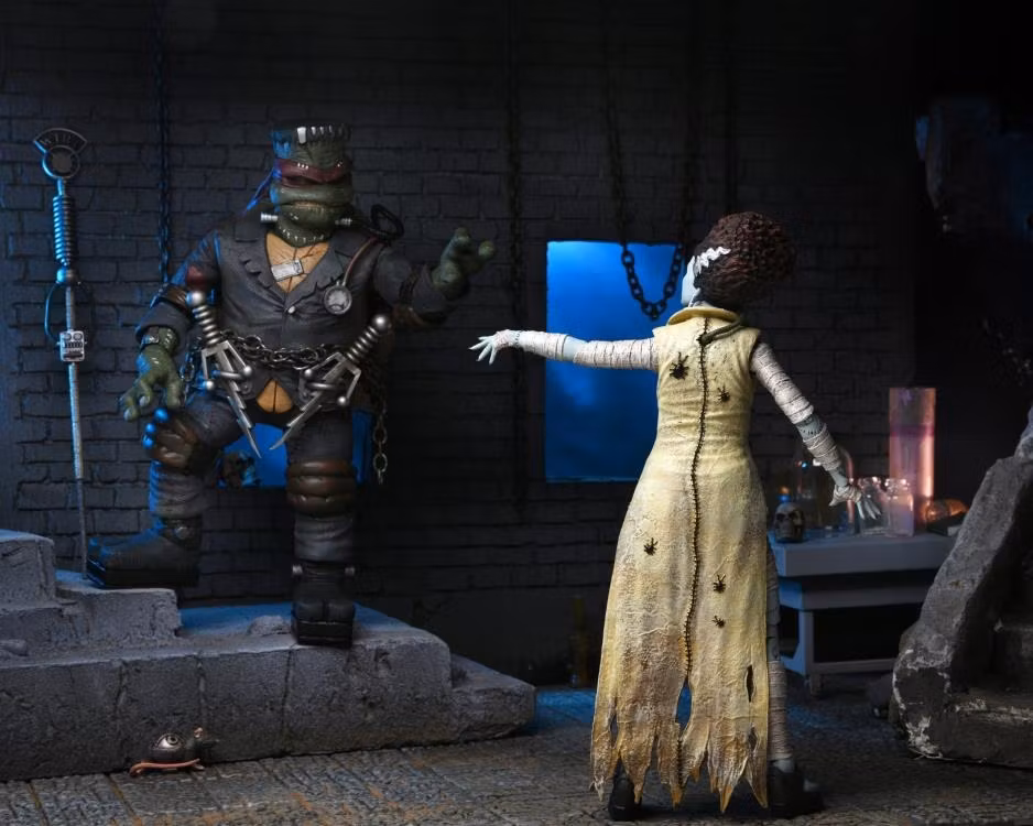Universal Monsters x Teenage Mutant Ninja Turtles Ultimate April O'Neil as The Bride of Frankenstein