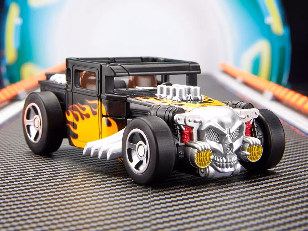 Transformers Collaborative Hot Wheels x Transformers Deluxe Class Bone Shaker