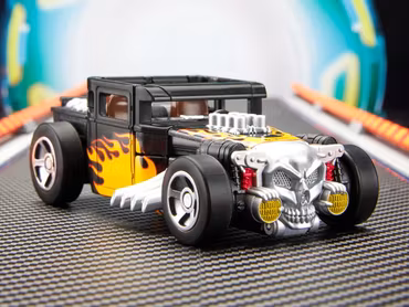 Transformers Collaborative Hot Wheels x Transformers Deluxe Class Bone Shaker