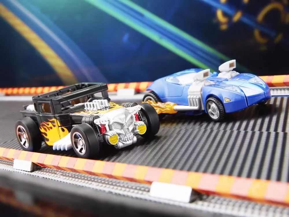 Transformers Collaborative Hot Wheels x Transformers Deluxe Class Twin Mill