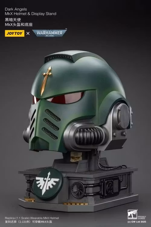 Warhammer 40,000 Dark Angels Mk. X 1/1 Scale Helmet Replica with Display Stand
