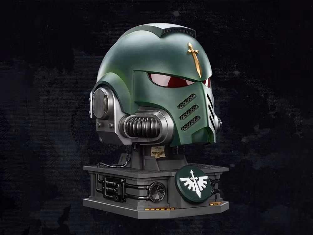 Warhammer 40,000 Dark Angels Mk. X 1/1 Scale Helmet Replica with Display Stand