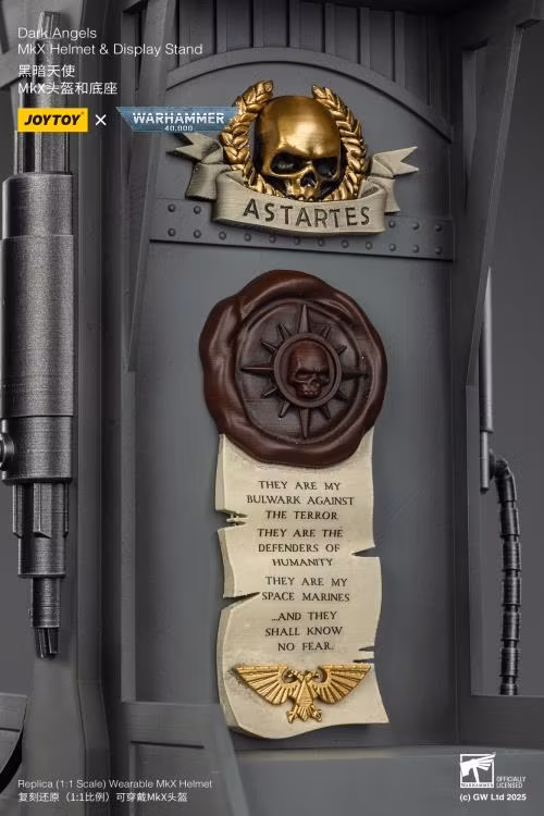 Warhammer 40,000 Dark Angels Mk. X 1/1 Scale Helmet Replica with Display Stand