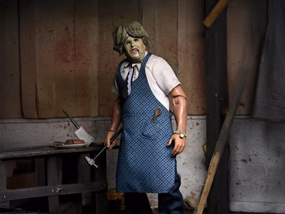 The Texas Chainsaw Massacre Leatherface with Old Lady Mask Clothed Action Figure