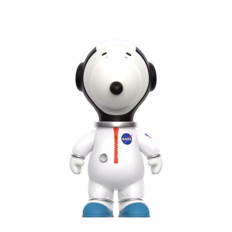 Peanuts Supersize Snoopy (White Spacesuit Ver.) Vinyl Figure