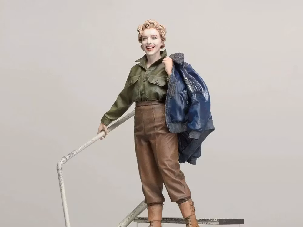 Marilyn Monroe USO Tour 1954 1/8 Scale Model Kit (Rerelease)