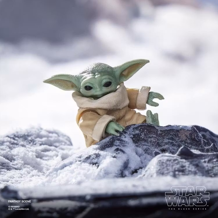 Star Wars: The Black Series 6 The Mandalorian with Grogu (The Mandalorian and Grogu) Deluxe Action Figure