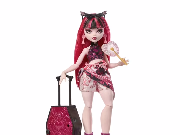 Monster High Skulltimate Secrets Destination (Gore-geous Oasis - Draculaura) Doll