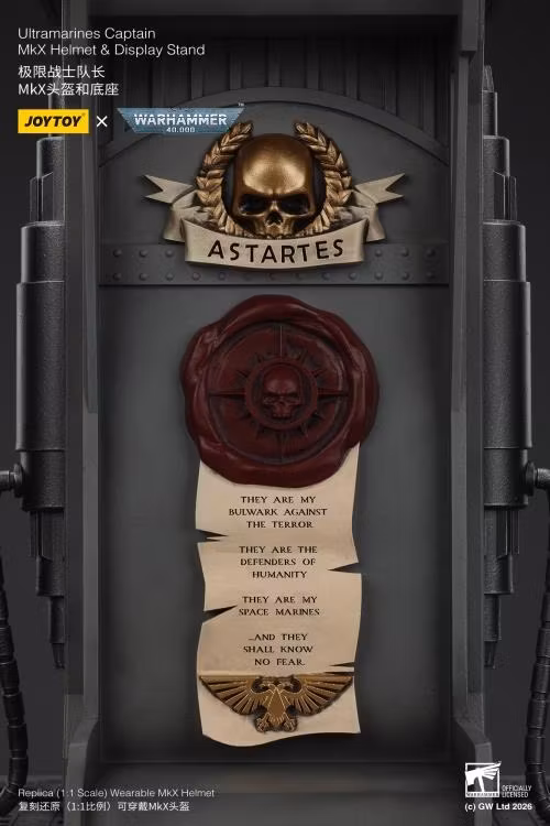 Warhammer 40,000 Ultramarines Captain Mk.X 1/1 Scale Helmet Replica with Display Stand