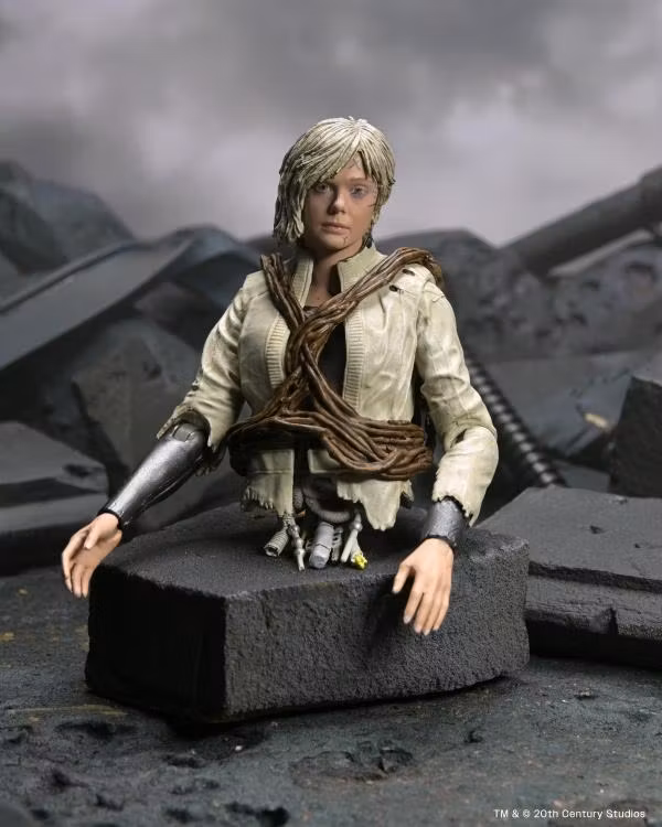 Predator: Badlands Ultimate Thia & Bud Action Figure Set