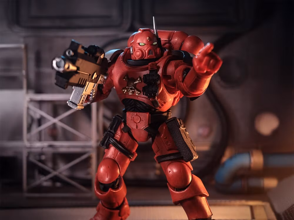 Warhammer 40,000: Dawn of War IV Blood Ravens Infiltrator Action Figure
