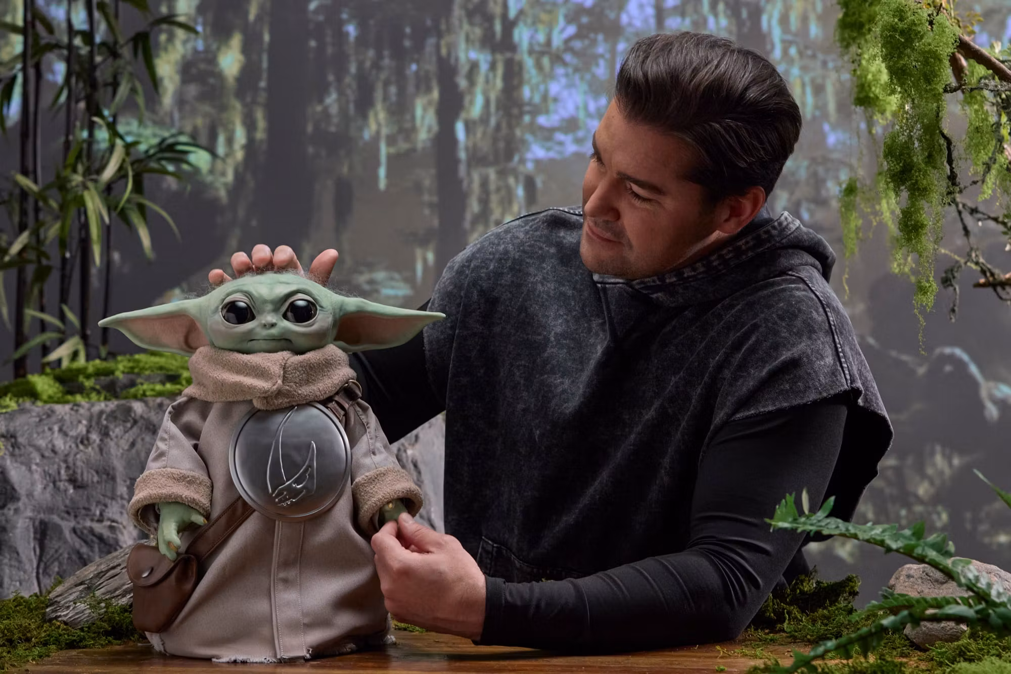 Star Wars: The Mandalorian and Grogu 1:1 Scale Electronic Ultimate Grogu (Launch Edition)