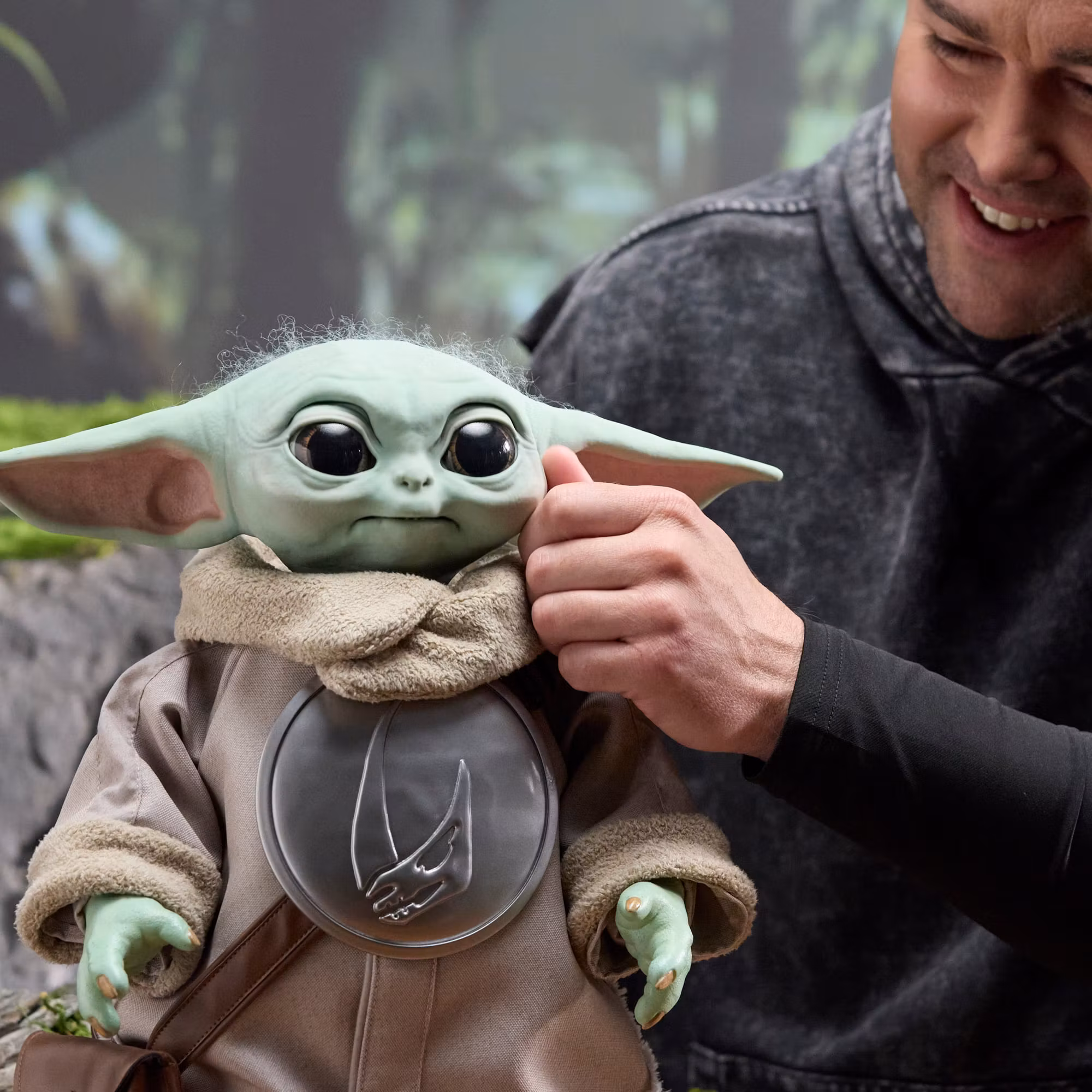 Star Wars: The Mandalorian and Grogu 1:1 Scale Electronic Ultimate Grogu (Launch Edition)