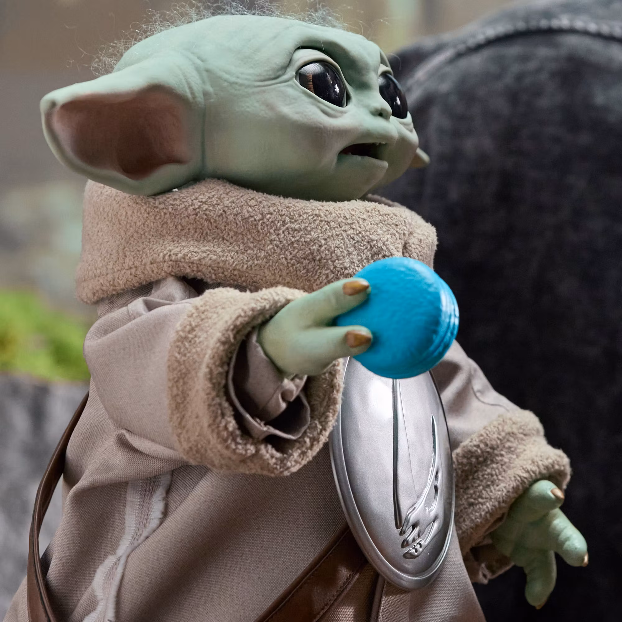 Star Wars: The Mandalorian and Grogu 1:1 Scale Electronic Ultimate Grogu (Launch Edition)