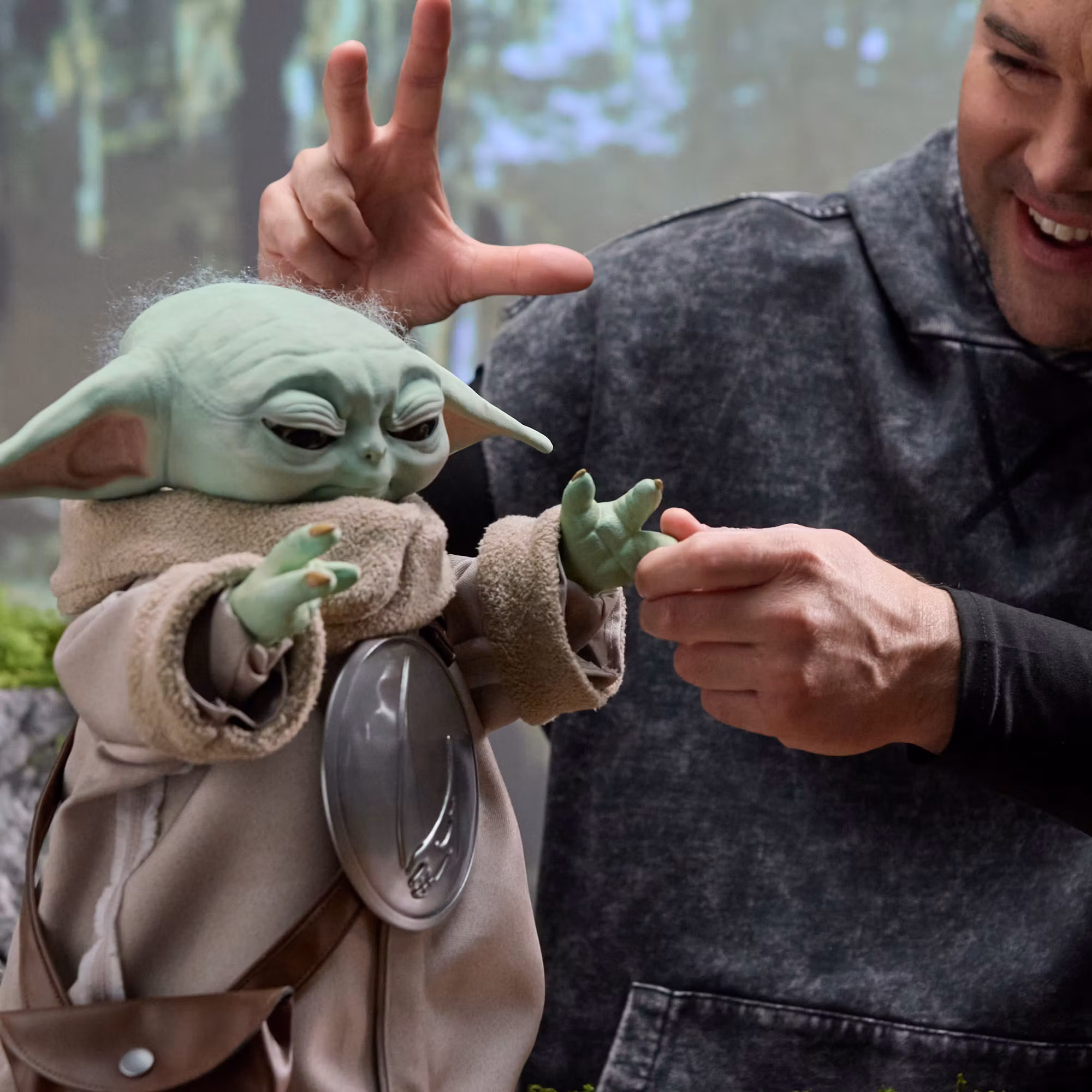 Star Wars: The Mandalorian and Grogu 1:1 Scale Electronic Ultimate Grogu (Ver.2)