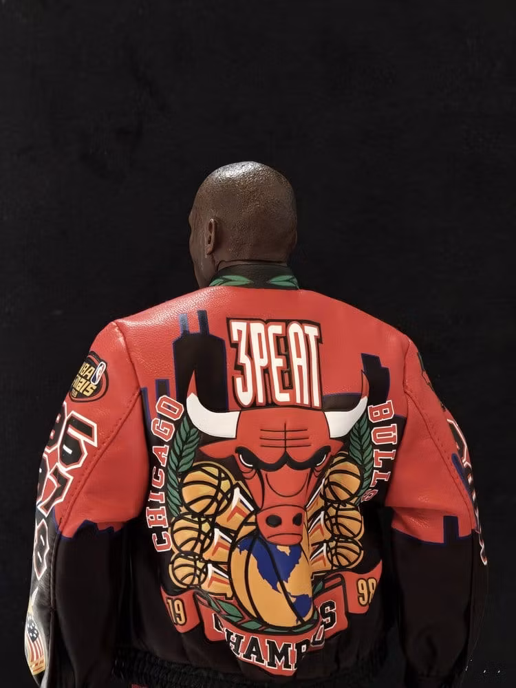NBA Real Masterpiece Michael Jordan (Road Jersey Edition) 1/6 Scale Figure