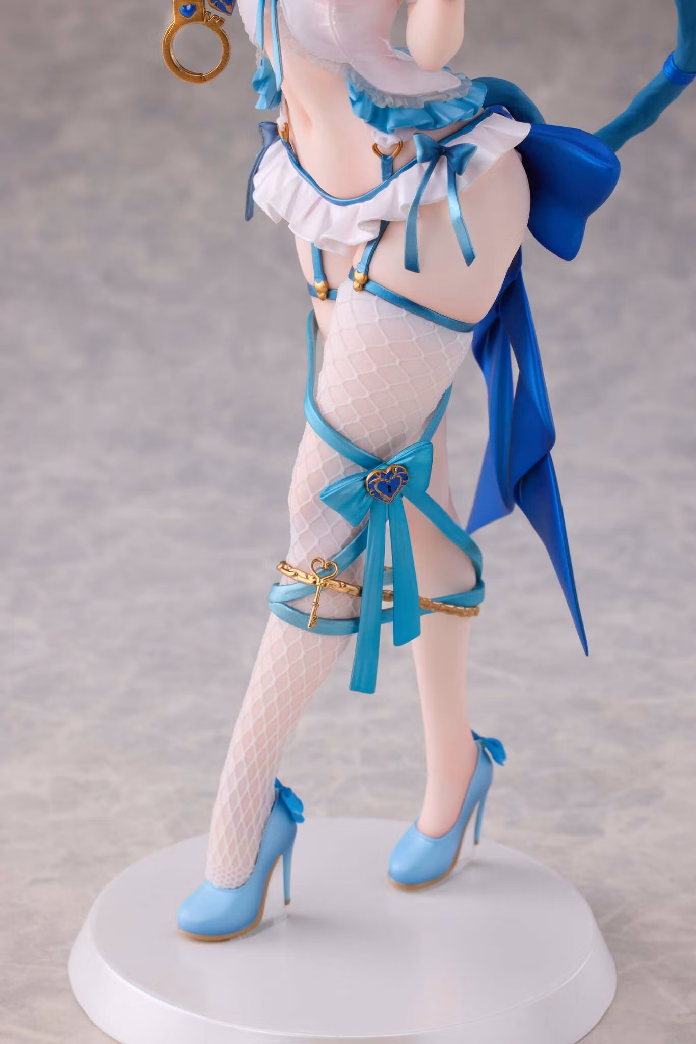 Fernemo Illustration Shibarare Neko Putika-chan 1/7 Scale Figure