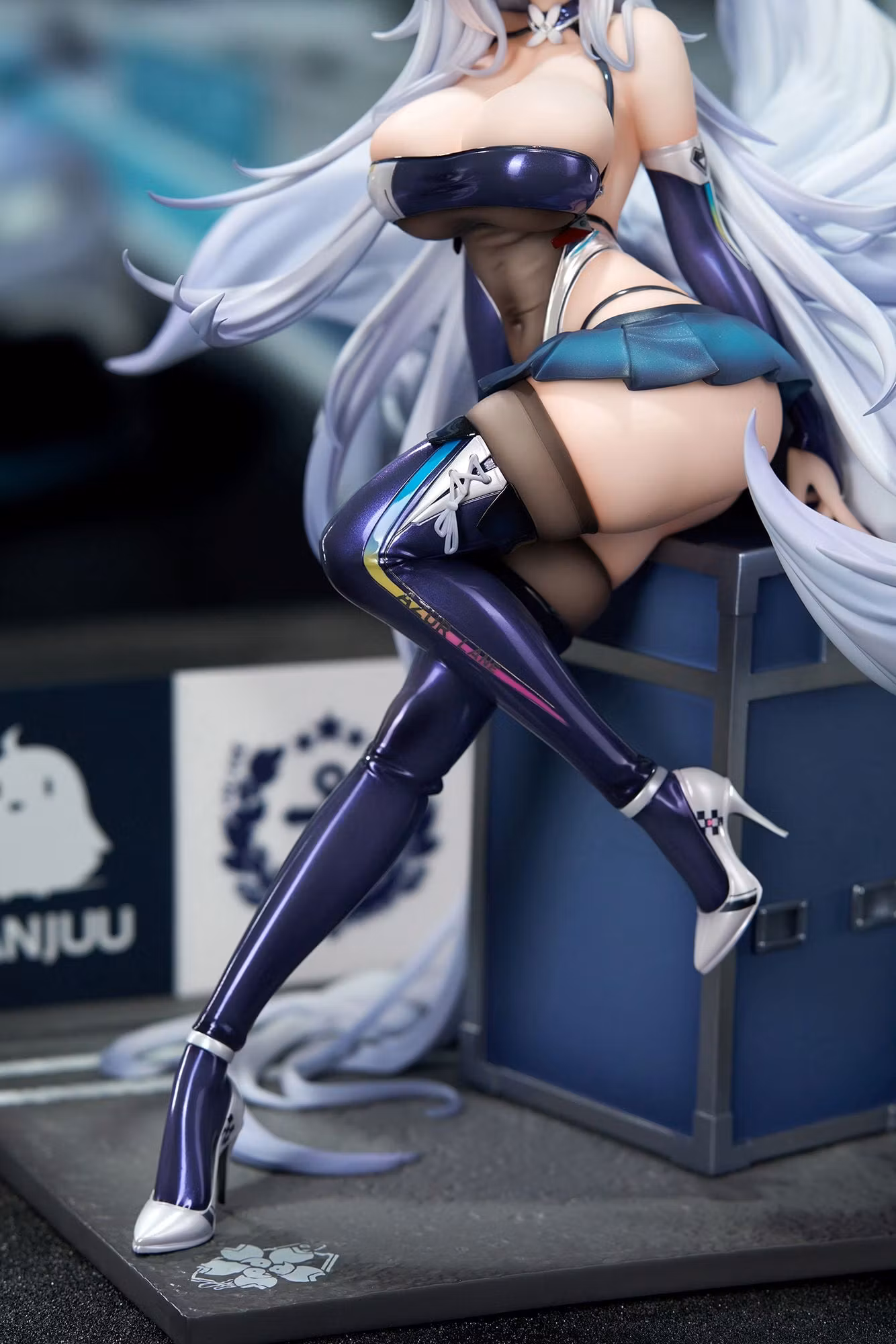 Azur Lane Shinano (Moonlit Chrome) 1/7 Scale Figure with Display Box (With Bonus)