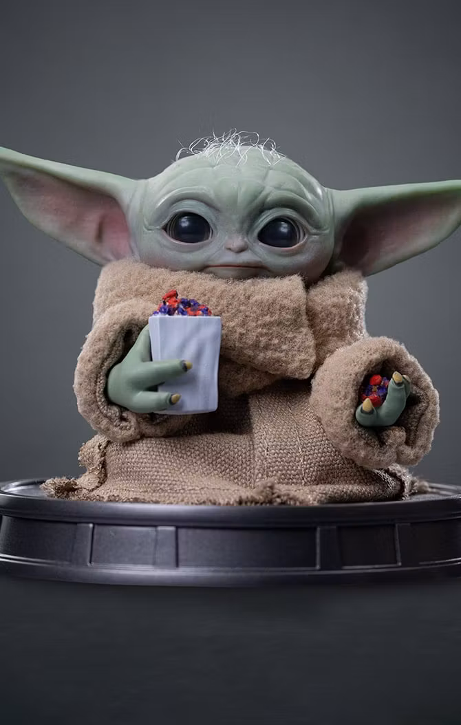 Star Wars: The Mandalorian & Grogu Legacy Replica Grogu Popcorn Time 1/4 Scale Statue