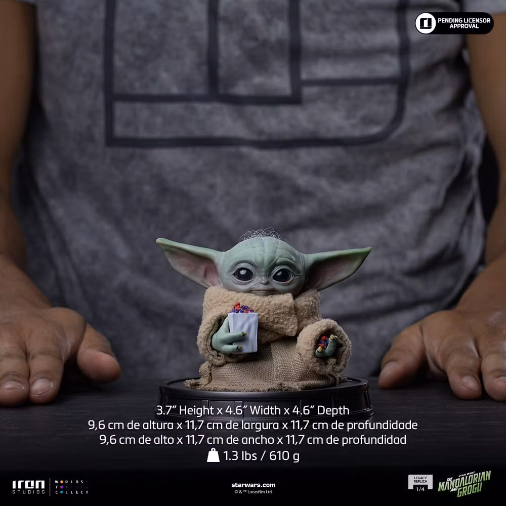 Star Wars: The Mandalorian & Grogu Legacy Replica Grogu Popcorn Time 1/4 Scale Statue