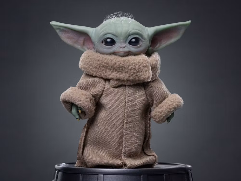 Star Wars: The Mandalorian & Grogu Legacy Replica Grogu Always Curious 1/4 Scale Statue