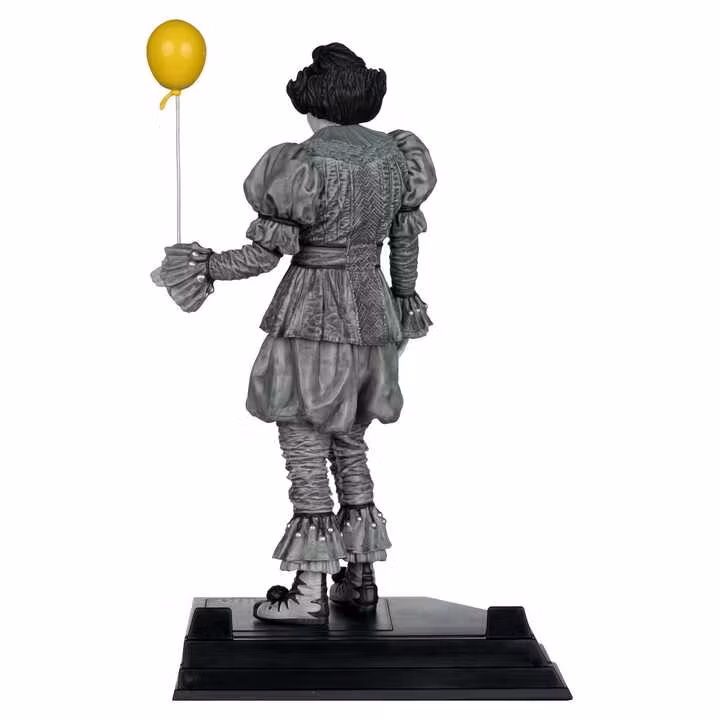 It Welcome to Derry Movie Maniacs Figure Pennywise (Black & White)