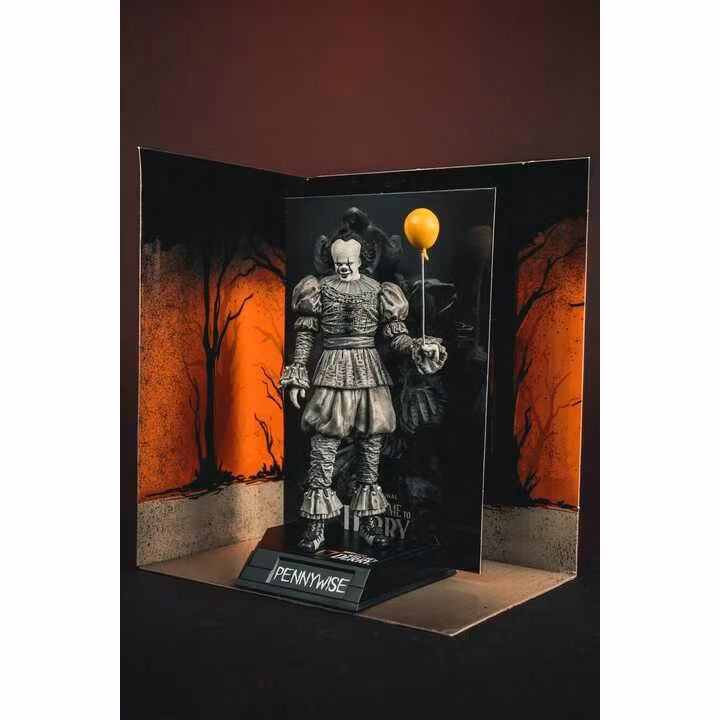 It Welcome to Derry Movie Maniacs Figure Pennywise (Black & White)