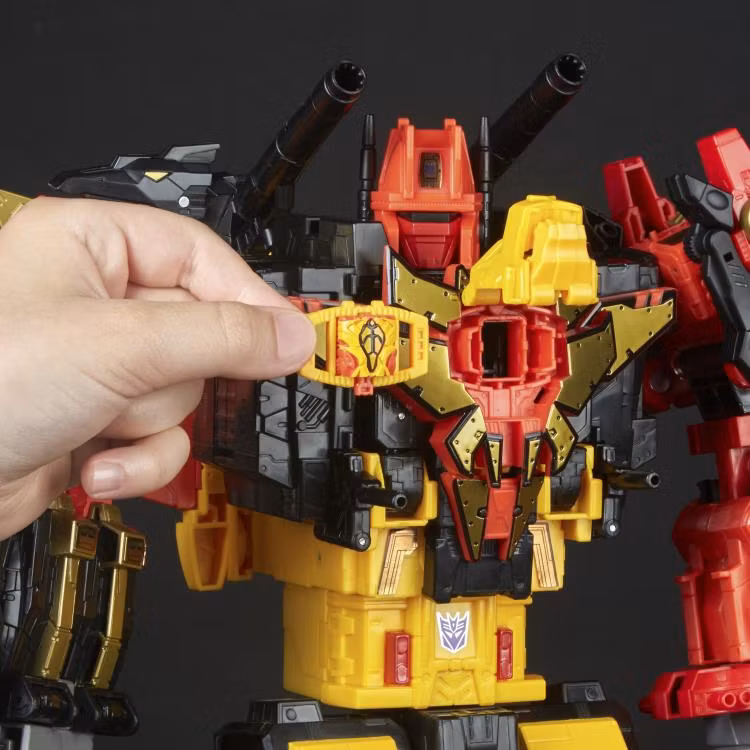 Transformers Power of the Primes Titan Class Predaking Combiner