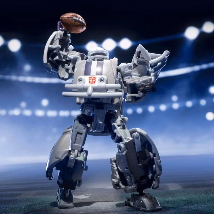 Transformers Collaborative NFL x Transformers Dallas Cowboys Starblitz Action Figure