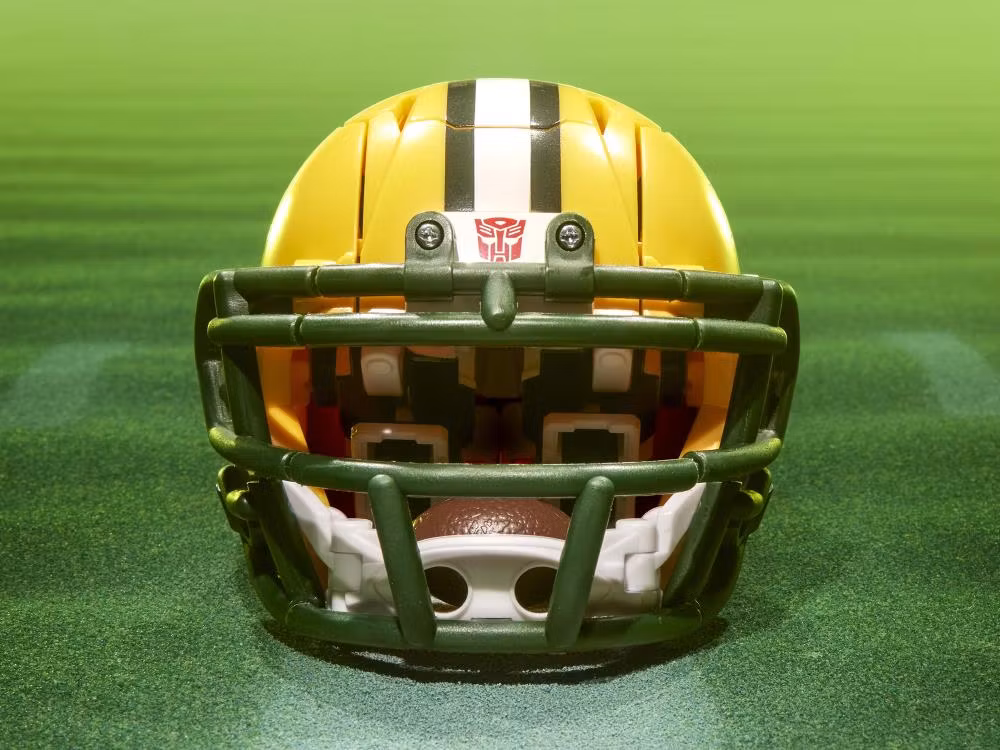 Transformers Collaborative NFL x Transformers Green Bay Packers Tundra Prime Action Figure