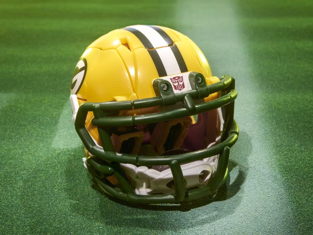 Transformers Collaborative NFL x Transformers Green Bay Packers Tundra Prime Action Figure