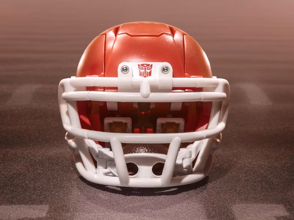 Transformers Collaborative NFL x Transformers Kansas City Chiefs KC-59 Action Figure