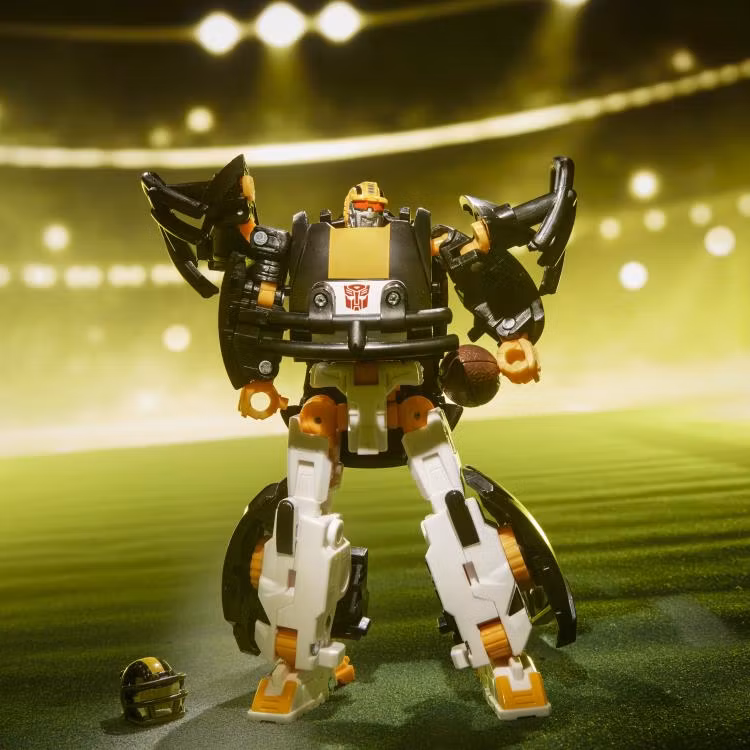 Transformers Collaborative NFL x Transformers Pittsburgh Steelers Steelsmash Action Figure