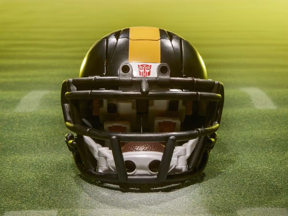 Transformers Collaborative NFL x Transformers Pittsburgh Steelers Steelsmash Action Figure