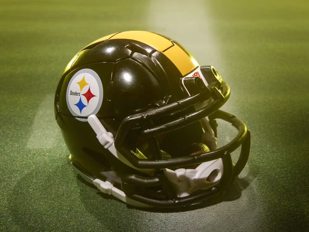 Transformers Collaborative NFL x Transformers Pittsburgh Steelers Steelsmash Action Figure