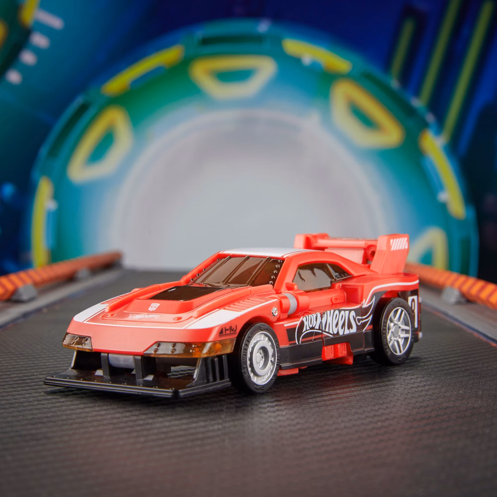 Transformers Collaborative Hot Wheels x Transformers Deluxe Class GT-Scorcher